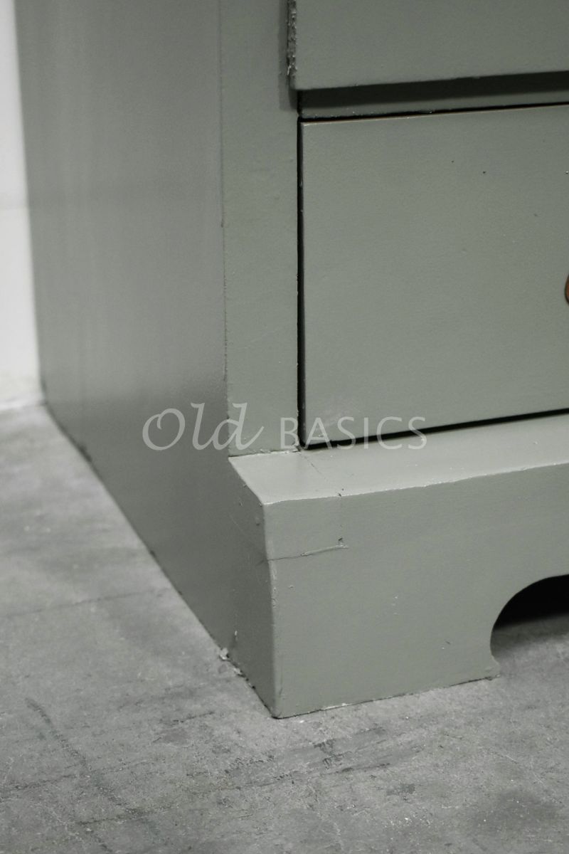 Detail van Vitrinekast, groen, materiaal hout